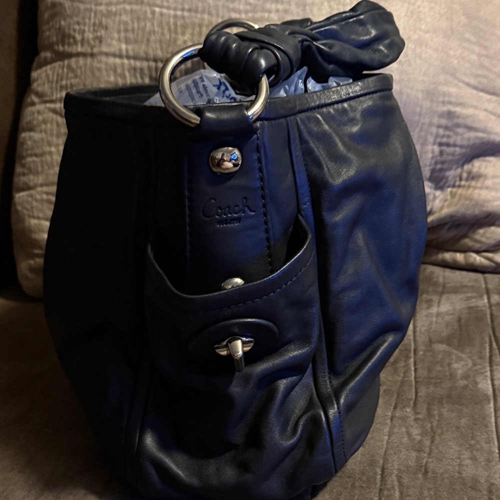 EC-Coach Chic Black Leather Hobo Bag - Picture 3 of 16